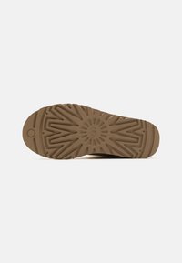 UGG MINI BAILEY BOW II - Vinterstøvler - sand