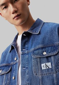 Calvin Klein Jeans REGULAR - Teksajakk - denim medium