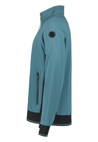 Maglione a collo alto color turchese con superficie texturizzata, tasca laterale con zip e bordi neri su polsini e orlo. Logo nero sulla manica.