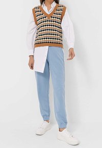 Stradivarius Träningsbyxor - light blue