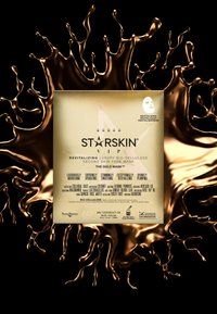L'emballage du masque facial Starskin VIP présente une boîte dorée avec du texte noir, mettant en avant les ingrédients et les bienfaits. L'arrière-plan ressemble à un éclaboussement de liquide doré.