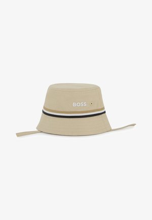 Chapeau seau beige en tissu texturé, avec une bande rayée noire et blanche, un cordon ajustable et un logo brodé sur le côté.