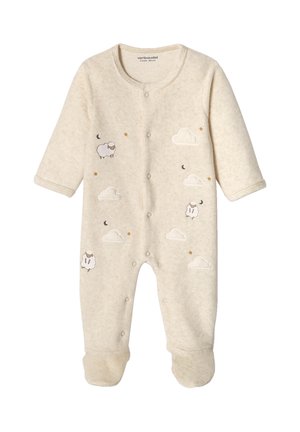 Beiger Baby-Schlafanzug mit Fuß, vorne mit Druckknöpfen, verziert mit Wolken, Sternen, Mondsicheln und kleinen Schafillustrationen.