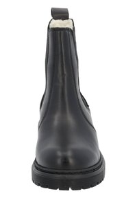 Stivale alla caviglia nero in pelle liscia con punta rotonda, pannelli laterali elastici e suola in gomma testurizzata. Presenta un occhiello sul tallone.