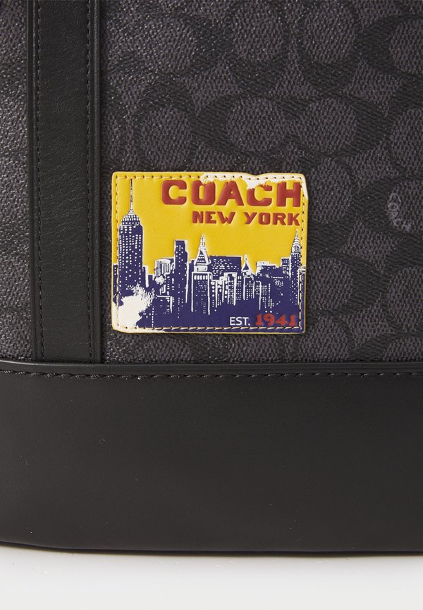 HITCH BACKPACK IN SIGNATURE WITH PATCHES - Rucksack2