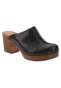 Zoccoli neri in pelle con un design curvo, dettagli cuciti e un tacco in legno marrone. Schiena aperta e superficie liscia.