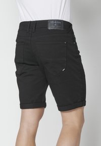 Koroshi BERMUDA STRETCH REGULAR COLORS BERMUDA STRET - Jeansshorts - black