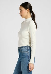 Lee MOCK NECK SLIM FIT - Langarmshirt - ecru