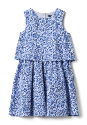 Mouwloze blauwe en witte jurk met gelaagde top en rok, met een doorlopend bloem- en paisleypatroon.