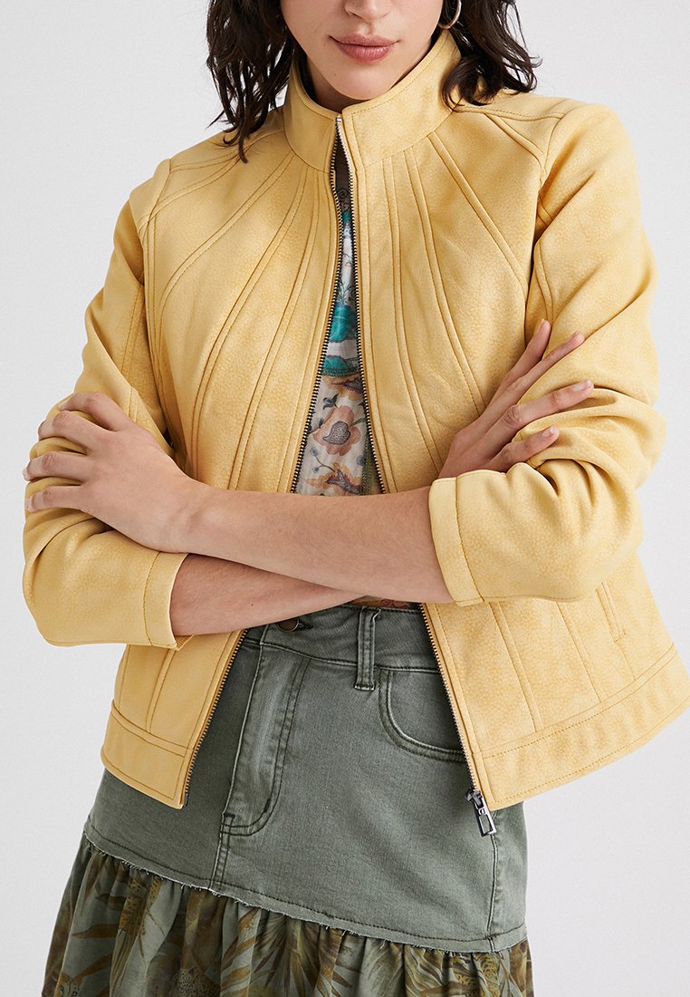 Desigual Imitatieleren jas geel