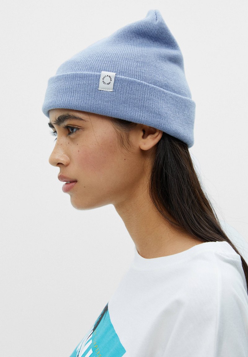 bonnet pull and bear