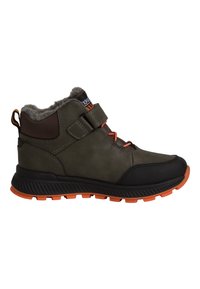 Bottine noire et verte foncée avec des accents orange, sangle Velcro, col rembourré, semelle en caoutchouc et dessus texturé pour une meilleure adhérence.
