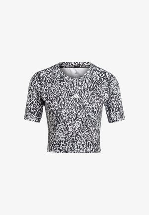 Top court sportif à manches courtes à motif noir et blanc, col rond et logo Adidas sur la poitrine, étiqueté Techfit à l'intérieur du col.