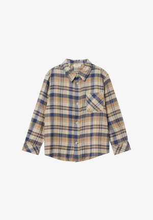 Košeľa na gombíky s dlhým rukávom v béžovom, modrom a smotánkovom károvanom vzore s jedným vreckom na hrudi na bielom pozadí.