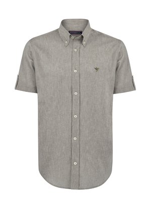 Camisa de manga corta hecha de tela gris texturizada, con un cuello abotonado y botones blancos, y un pequeño diseño bordado en el pecho.