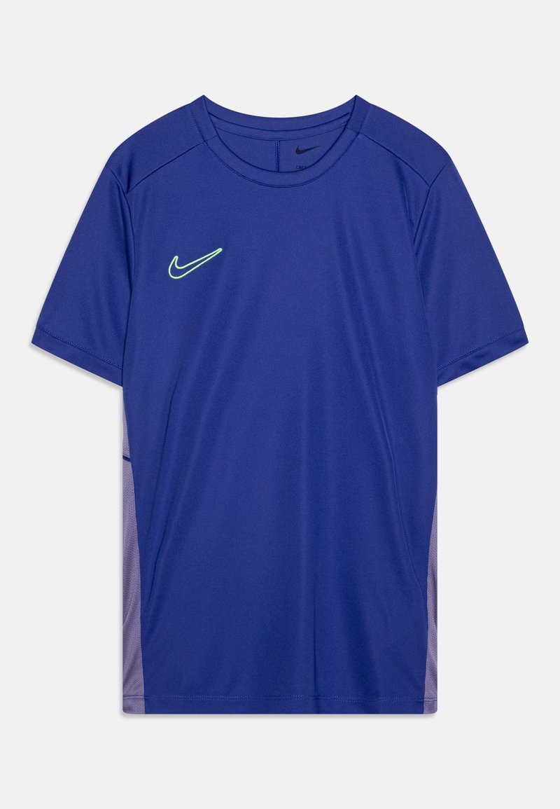 Camiseta atlética azul hecha de tejido transpirable, con mangas cortas, cuello redondo y un logo verde de Nike en el pecho.