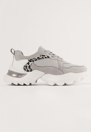 Sneakers - grey