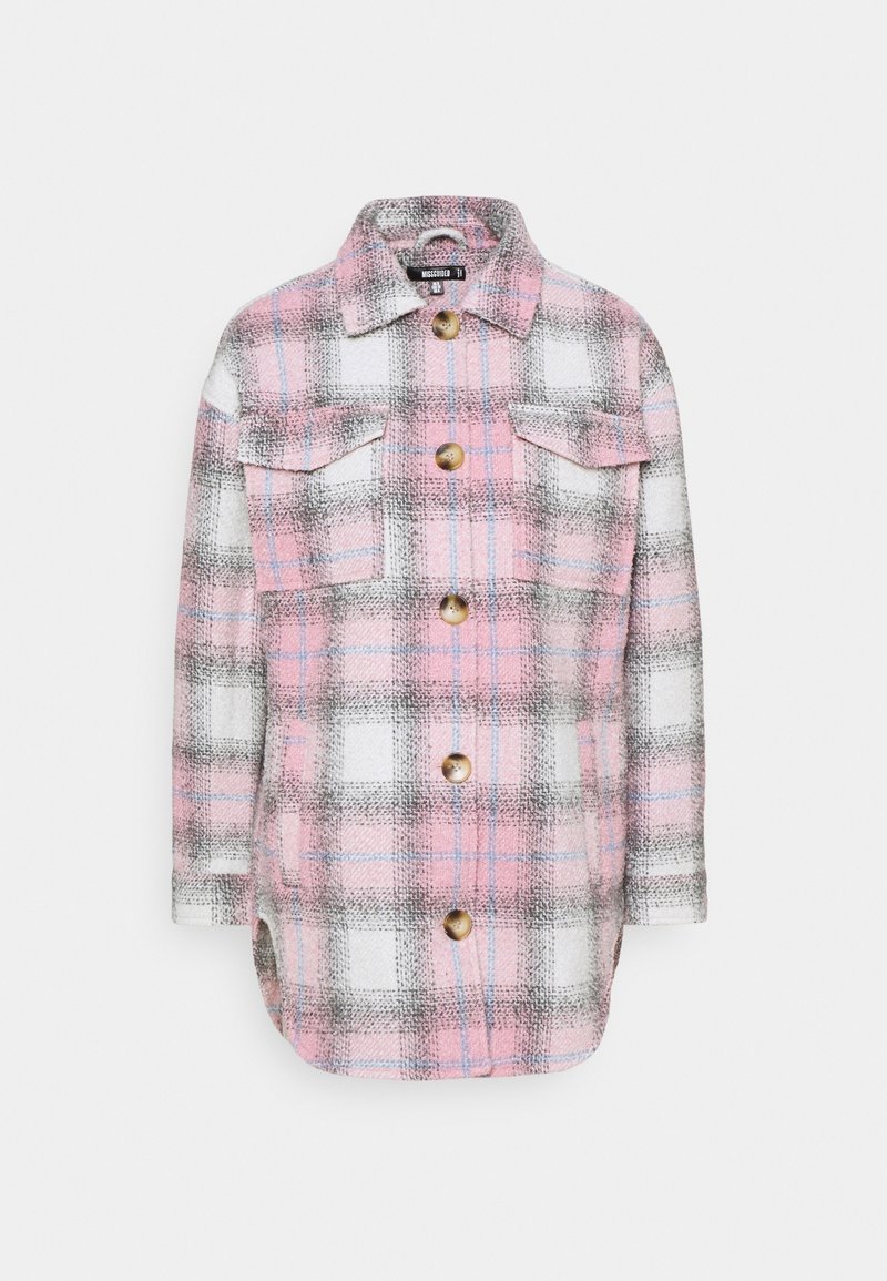 Rutig jacka i rosa, grått och vitt, med knäppning fram, två bröstfickor och ett mjukt, strukturerat material.