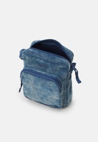 Levi's® SMALL ZIP CROSSBODY UNISEX - Torba preko tijela - jeans blue
