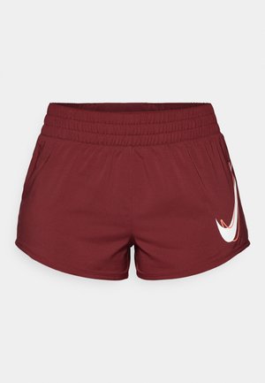Bordó sportovní šortky s elastickým pasem, bočními kapsami a bíl�ým logem Nike swoosh na dolní pravé straně. Hladká textura látky.