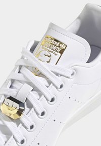 adidas Originals STAN SMITH - Matalavartiset tennarit - cloud white silver metallic gold metallic
