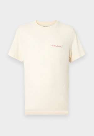 T-shirt in cotone crema con maniche corte e collo a girocollo. Presenta un piccolo logo del marchio ricamato in rosso sul lato sinistro del petto.