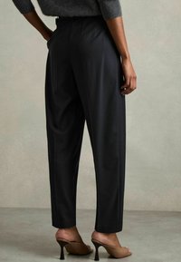 Reiss REGULAR FIT - FREJA - Püksid - navy