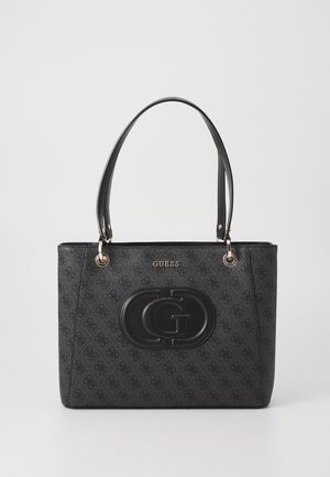 Sort Guess mulepose med mønstret logo print, dobbelte håndtag og hævet "G" emblem foran.