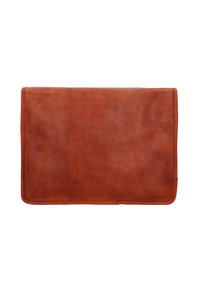 Custodia per laptop in pelle marrone con texture liscia, forma rettangolare e angoli arrotondati. Presenta cuciture minime e nessun hardware visibile.