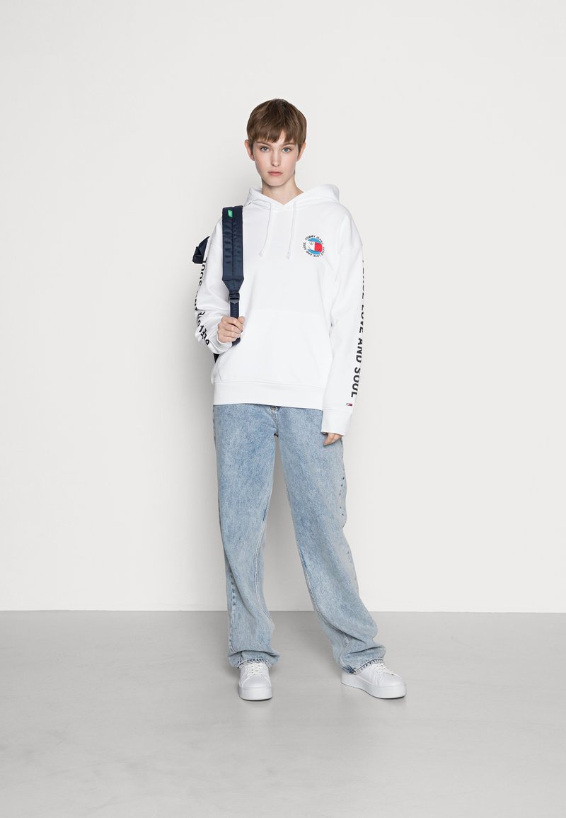 Tommy Jeans OVRSIZED PEACE HOODIE - Mikina na zip - white
