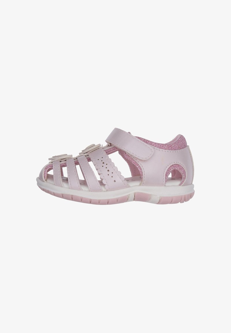 Pink sandal lavet af syntetisk materiale, med flere stropper, en velcrolukning og en pudeagtig hvid sål med en struktureret pink bund.