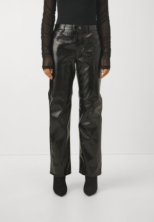 Noisy May Petite NMTROJA NW CROC PU PANTS - Παντελόνι - black