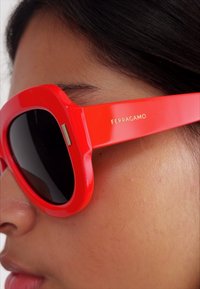FERRAGAMO Γυαλιά ηλίου - red
