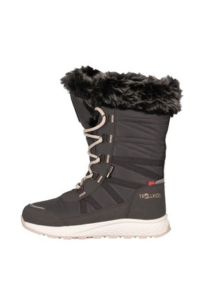 Black winter boot with faux fur cuff, beige laces, textured sole, and Nordic flag detail, designed for cold weather and outdoor use.
