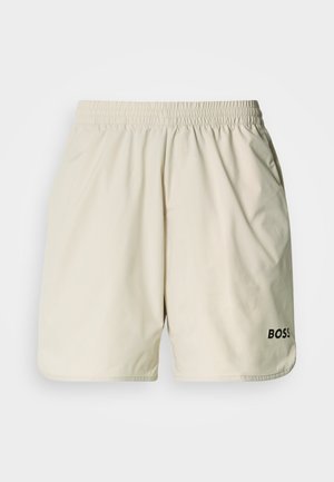 Bež šorc od lagane tkanine, s elastičnim pojasom i bočnim džepovima. Crni "BOSS" logo otisnut na donjoj lijevoj strani.