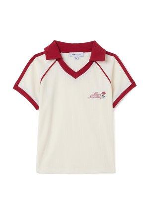 Polo de manga corta de color crema con cuello y detalles rojos. Presenta un escote en forma de V y un detalle bordado de una rosa en el lado izquierdo. Tela texturizada.