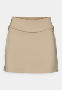 Beige stretchstoffskjørt med en tilpasset livlinje og lett utvidelse, med en jevn tekstur og rene linjer. Ingen synlige mønstre eller metallspenner.