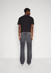 Diesel LARKEE - Egyenes szárú farmer - 02