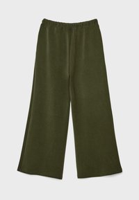 Weit geschnittene Hose aus weichem, dunkelgrünem Stoff. Mit einem elastischen Bund und einer glatten, strukturierten Oberfläche. Keine sichtbaren Muster oder Verzierungen.