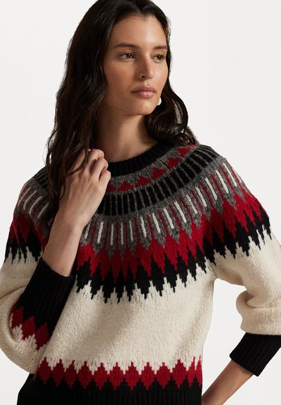 Kötött pulóver, amely több színben készült geometrikus mintával, vörös, fekete és szürke árnyalatokkal egy krém háttéren; kerek nyakkivágás, laza fazon és bordázott mandzsetták.