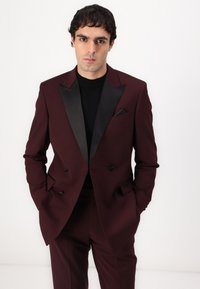 Isaac Dewhirst THE PREMIUM PEAK TUXEDO  - Κοστούμι - bordeaux