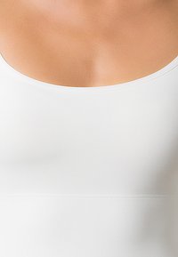 Triumph TRENDY SENSATION - Figūrą formuojantys apatiniai - vanille