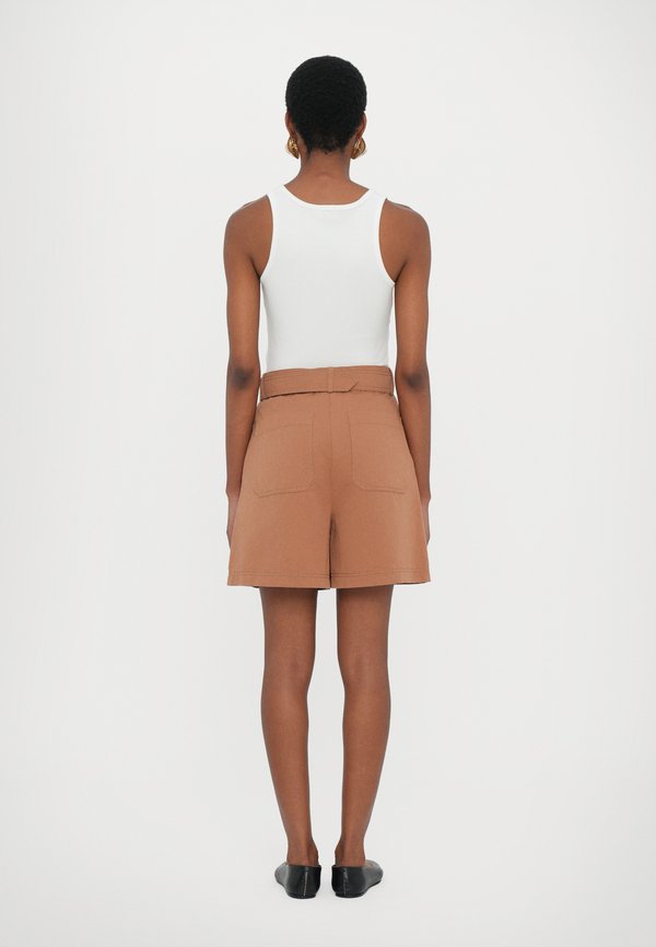 Shorts - desert3