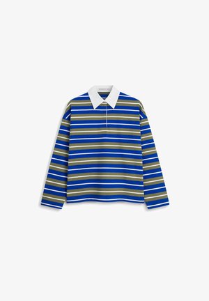 Koszulka rugby z długim rękawem w niebieskie, oliwkowo-zielone i białe poziome paski, z białym kołnierzykiem w kształcie litery V.
