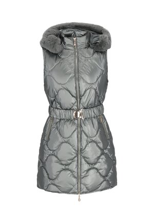 Zimní vesta v metalické šedé barvě s kapucí z umělé kožešiny, páskem v pase a prošívaným vzorem. Disponuje zipovými kapsami a plným předním zipem.