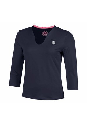 Marineblaues Langarmshirt mit V-Ausschnitt, rosa innerem Kragenbesatz und kleinem weißem rundem Logo auf der linken Brust.