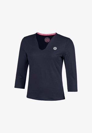Chemise à manches longues bleu marine avec col en V, bordure intérieure rose au col, et petit logo circulaire blanc sur le côté gauche de la poitrine.