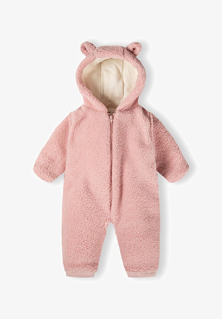 Combinaison en polaire rose avec fermeture éclair à l'avant, capuche ornée d'oreilles d'ours et doublure douce. Les poignets et l'ourlet sont côtelés pour un ajustement parfait.