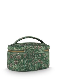 Groene ronde tas met bloemendessin, voorzien van een handvat aan de bovenkant en gouden ritsaccenten, gemaakt van textiel met textuur. Heeft een zachte structuur en gedetailleerde borduursels.