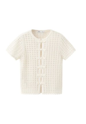 Cardigan en maille crème à manches courtes avec texture dentelle et fermetures nœud papillon sur le devant.
